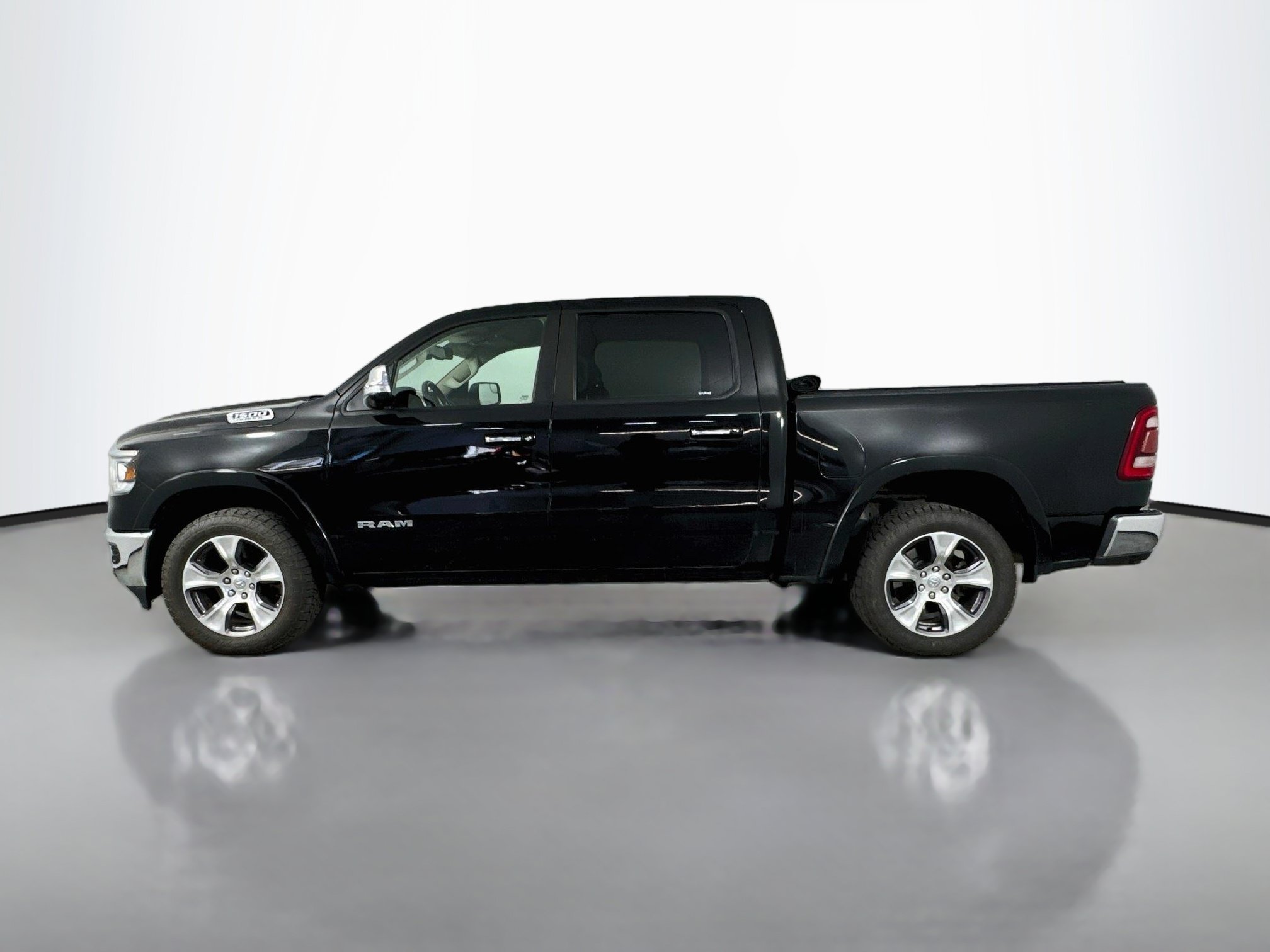 Used 2019 RAM 1500 Laramie AWD/4WD image 4