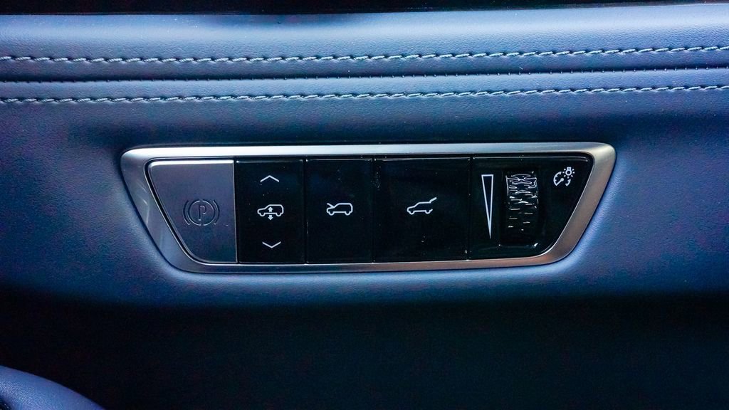 New 2025 Cadillac Escalade IQ Sport 2 w/ LPO, ONYX Package image 29