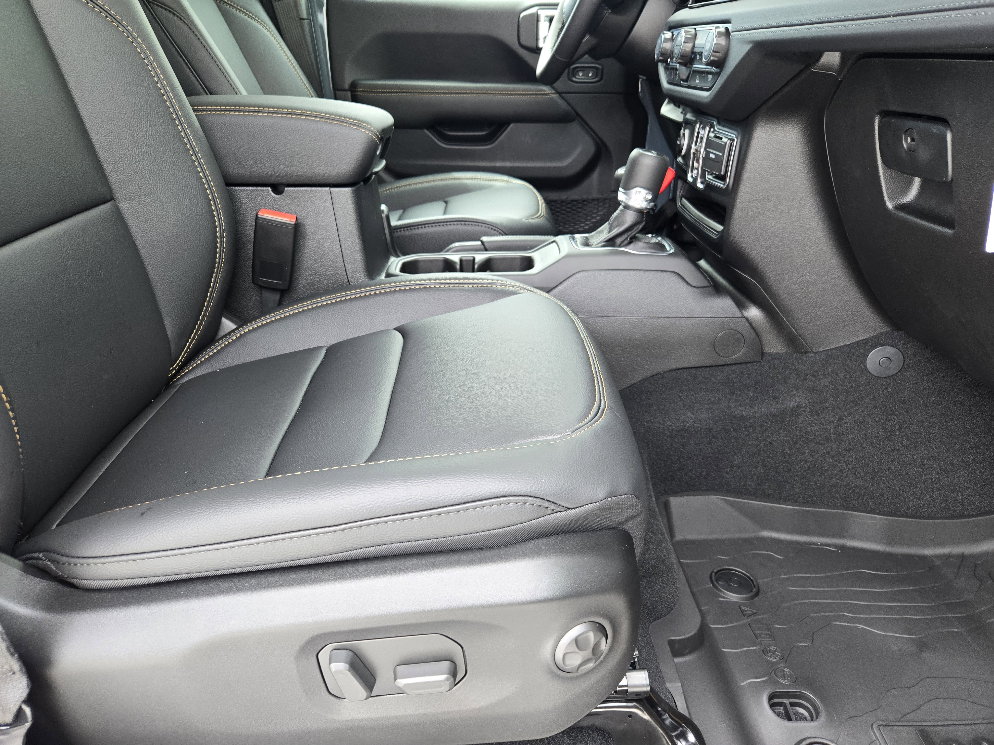 New 2025 Jeep Gladiator Sport w/ Premium Package image 11