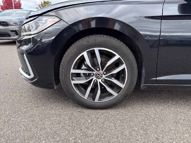 Used 2025 Volkswagen Jetta SE FWD image 27