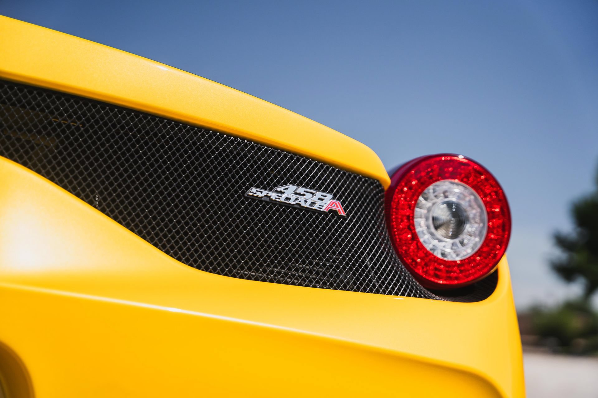 Used 2015 Ferrari 458 Speciale A RWD image 13