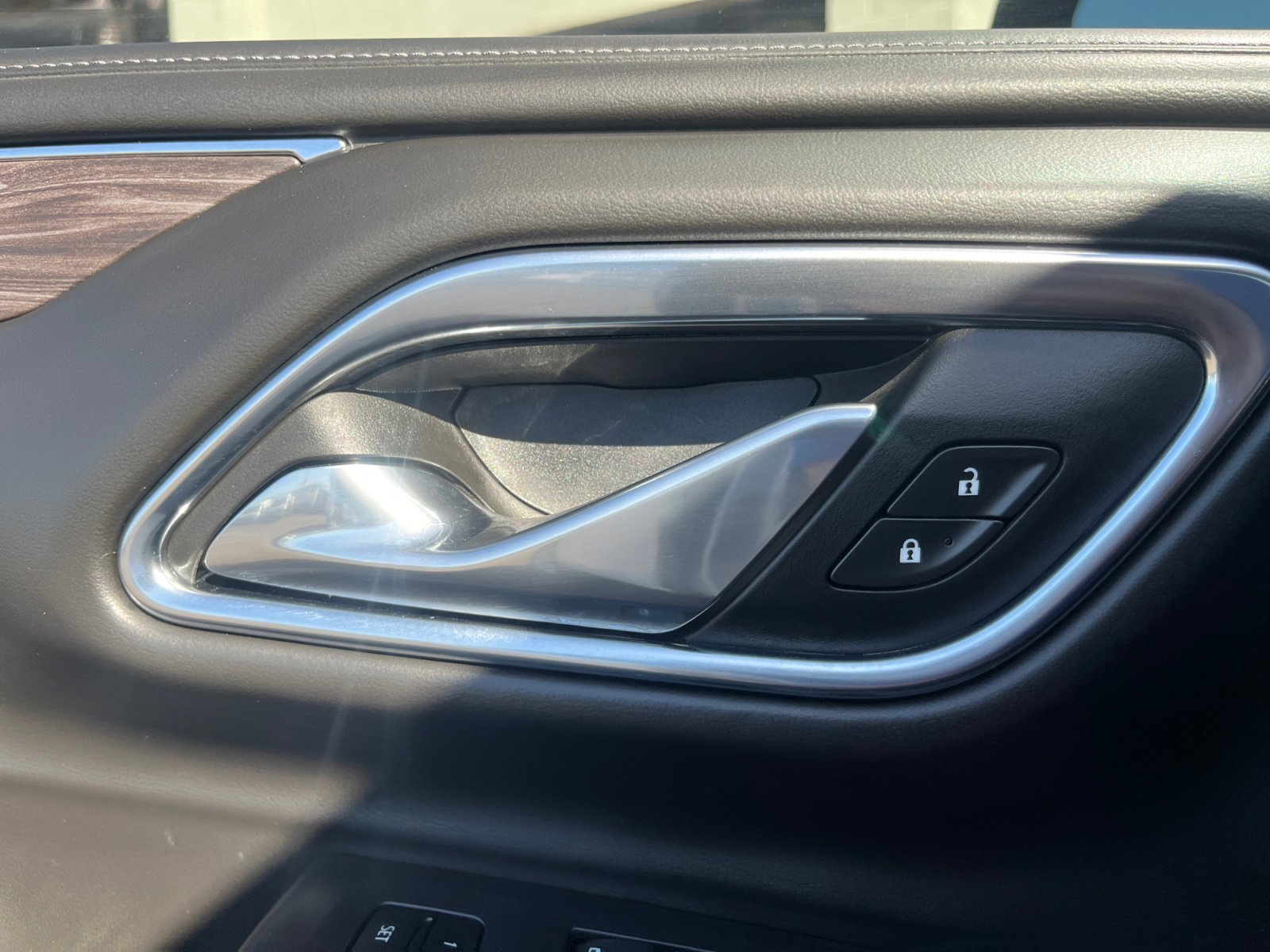 Used 2024 Chevrolet Tahoe LT w/ Luxury Package image 17