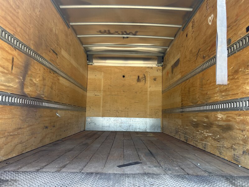 Used 2023 Isuzu NPR RWD image 11