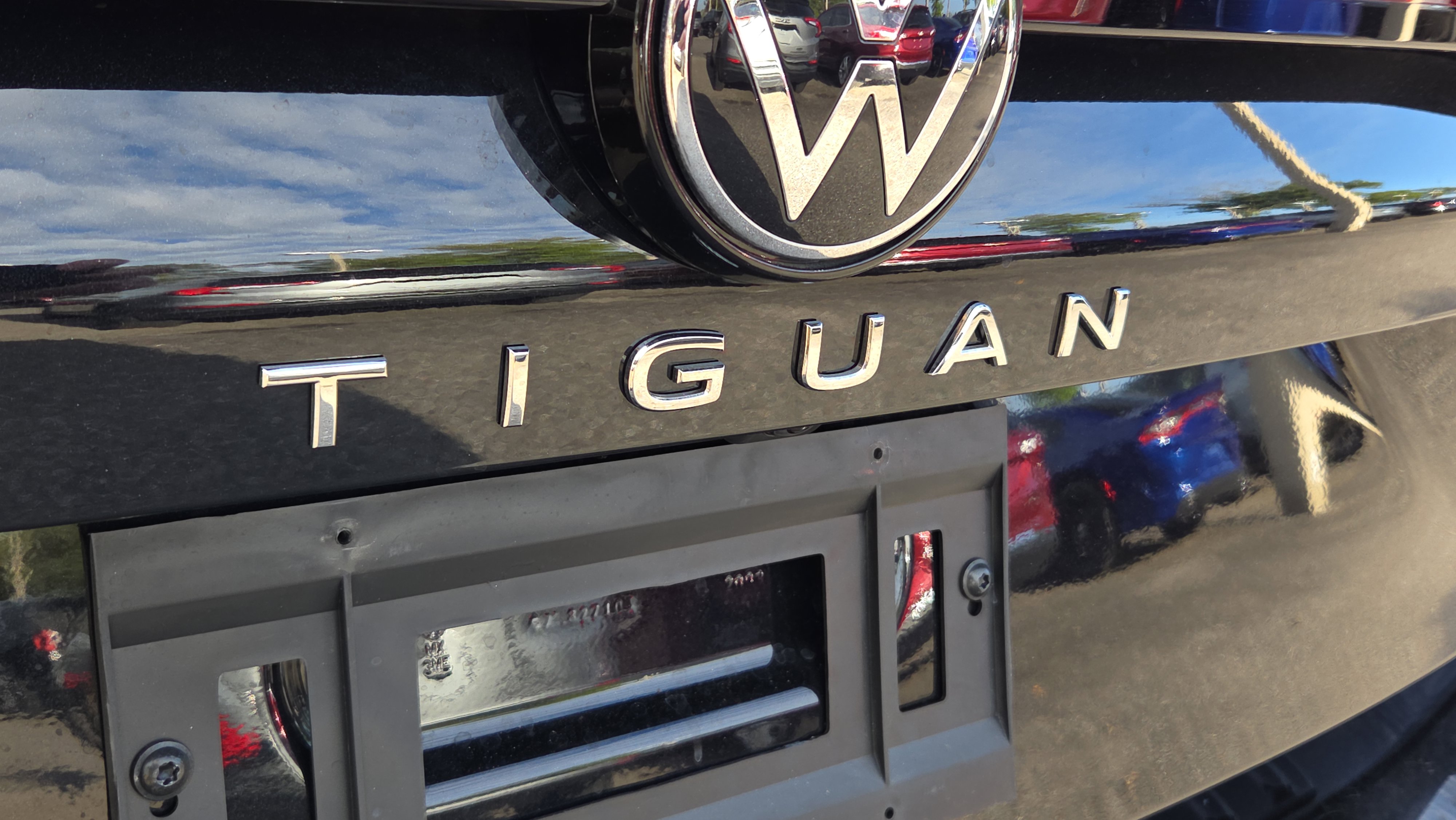 Used 2025 Volkswagen Tiguan SE FWD image 15
