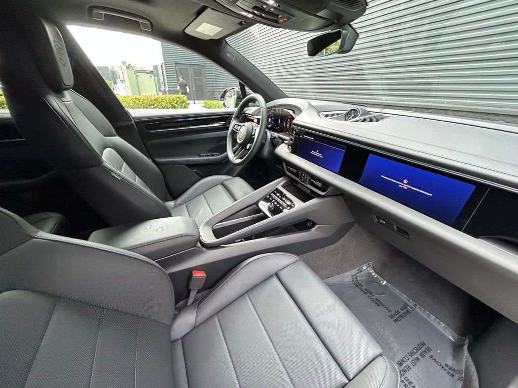 Certified 2025 Porsche Macan 4S Electric AWD/4WD image 42