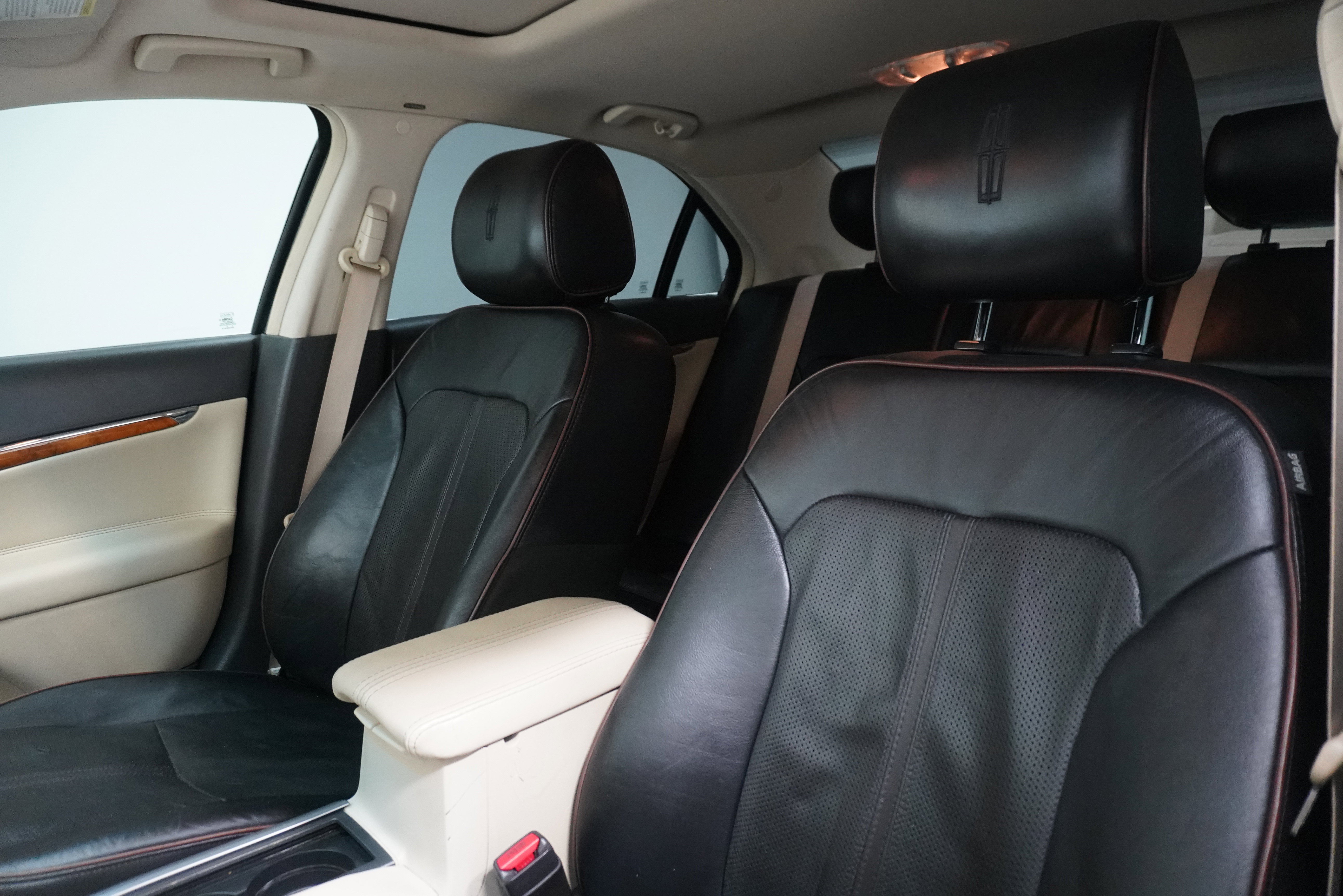 Used 2010 Lincoln MKZ image 11