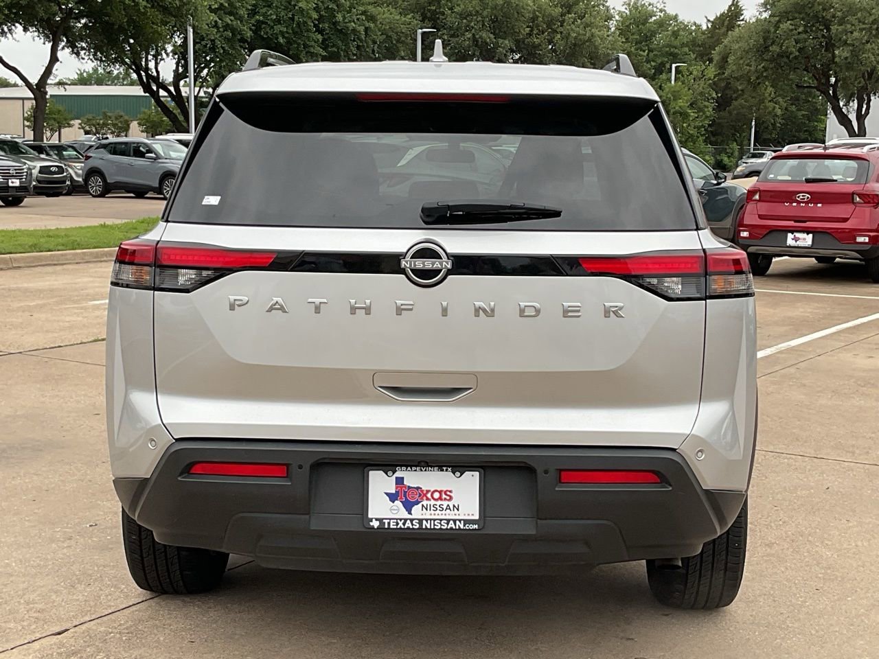 Used 2025 Nissan Pathfinder SV FWD image 6