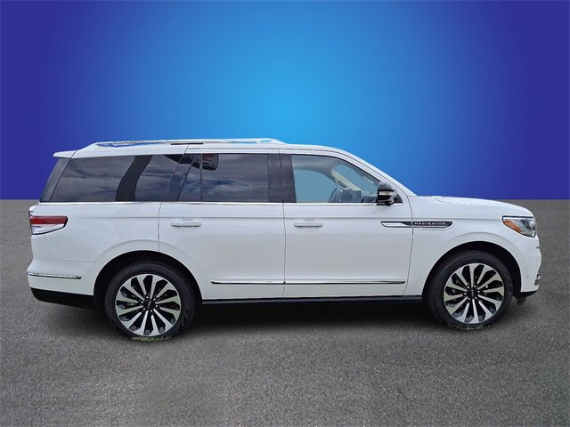 Used 2024 Lincoln Navigator Reserve image 4