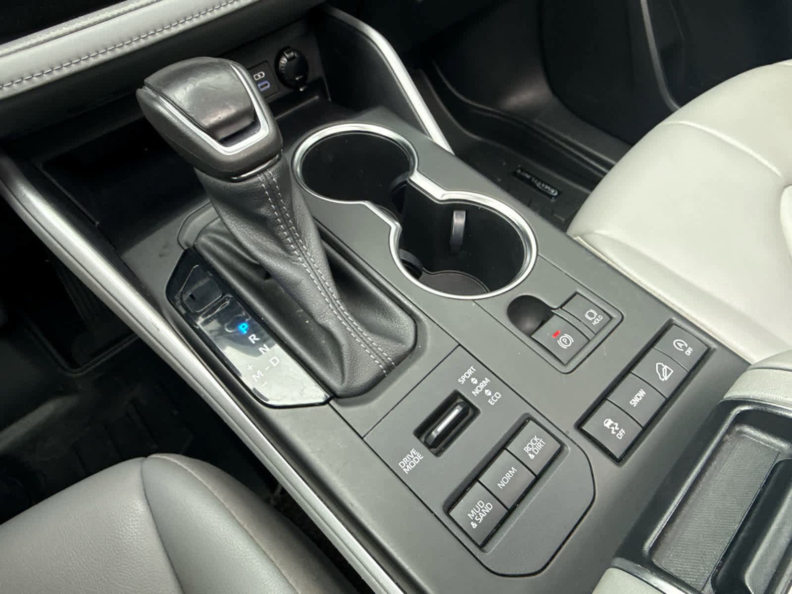 Used 2022 Toyota Highlander XLE image 17