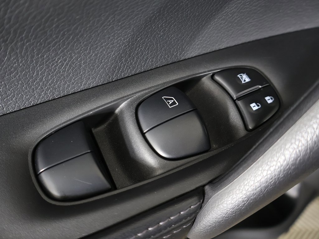 Used 2022 Nissan Rogue Sport SV w/ Technology Package image 36