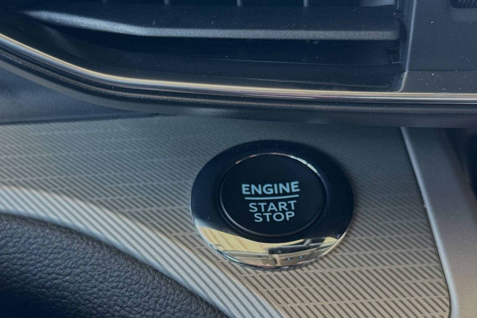 New 2024 Ford Explorer XLT w/ Equipment Group 202A image 22