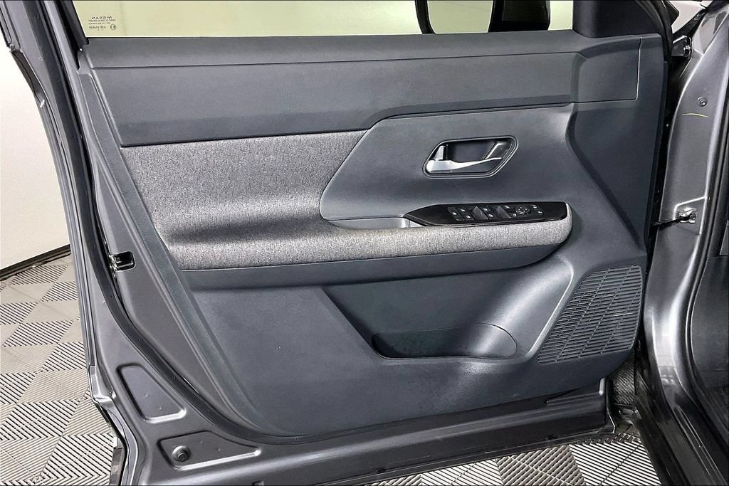 Certified 2025 Nissan Kicks SV AWD/4WD image 19