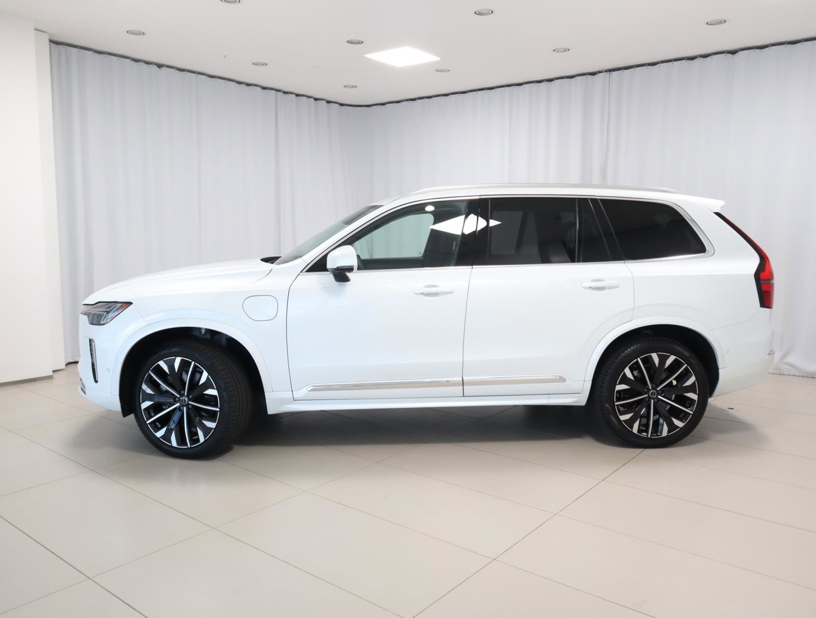 Used 2025 Volvo XC90 T8 Ultra w/ Protection Package Premier AWD/4WD video 2