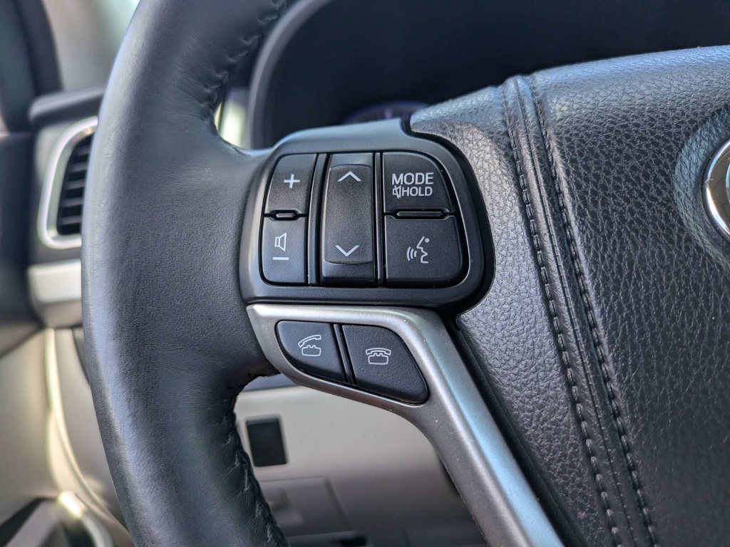 Used 2014 Toyota Highlander XLE AWD/4WD image 27
