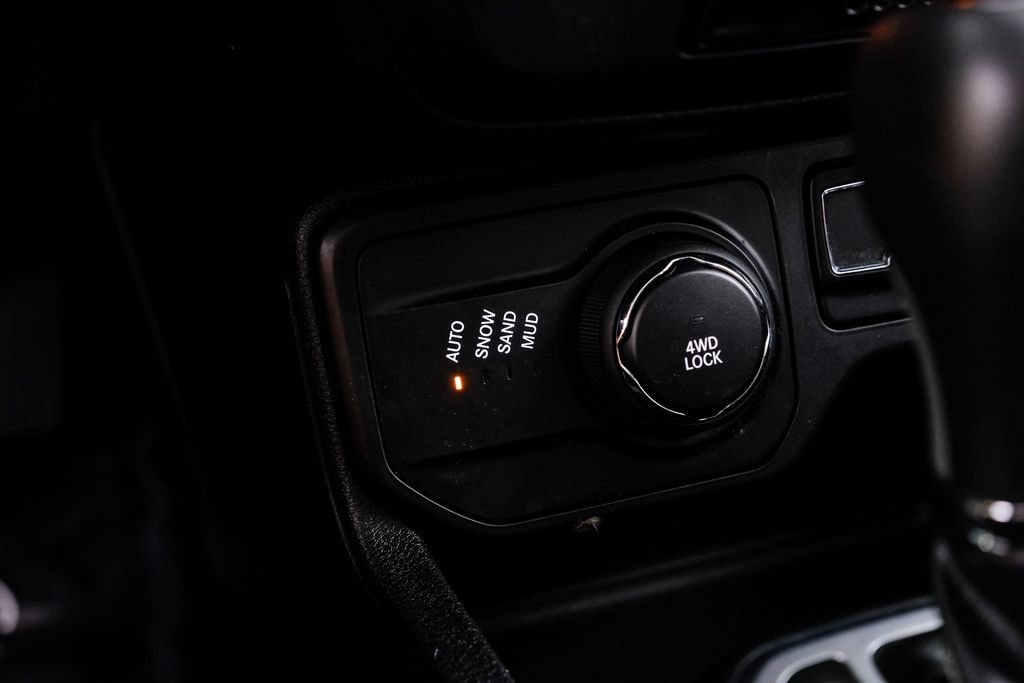 Used 2018 Jeep Renegade Sport w/ Power & Air Group image 21