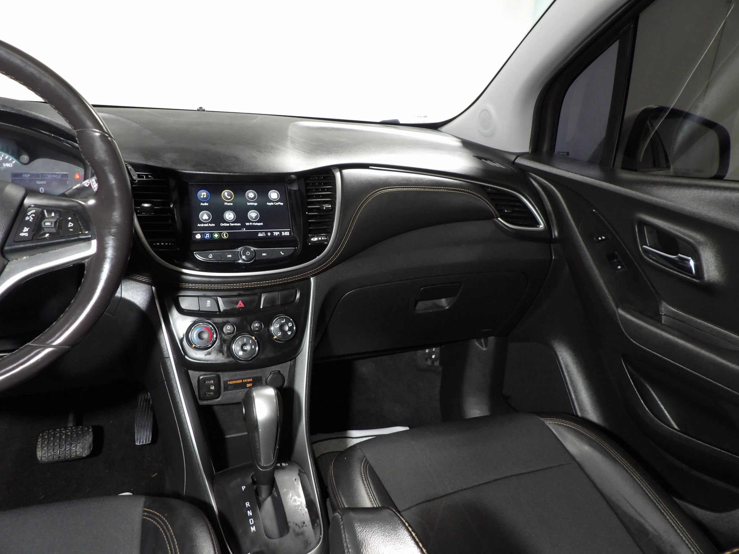 Used 2019 Chevrolet Trax LT w/ LT Convenience Package FWD image 12