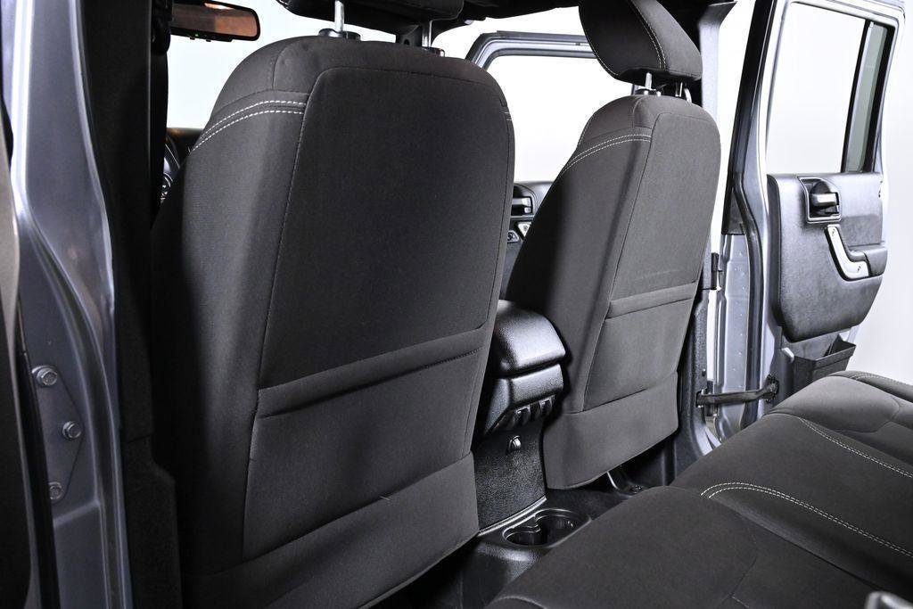 Used 2016 Jeep Wrangler Unlimited Sahara image 34