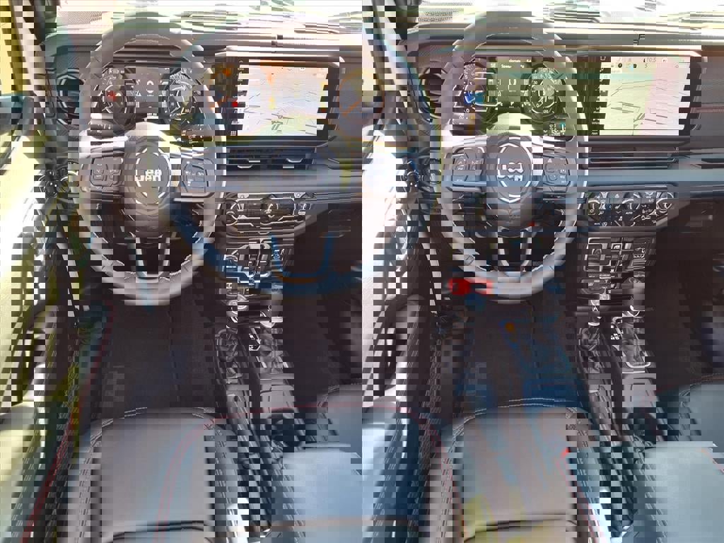 Certified 2025 Jeep Wrangler Unlimited Rubicon image 4