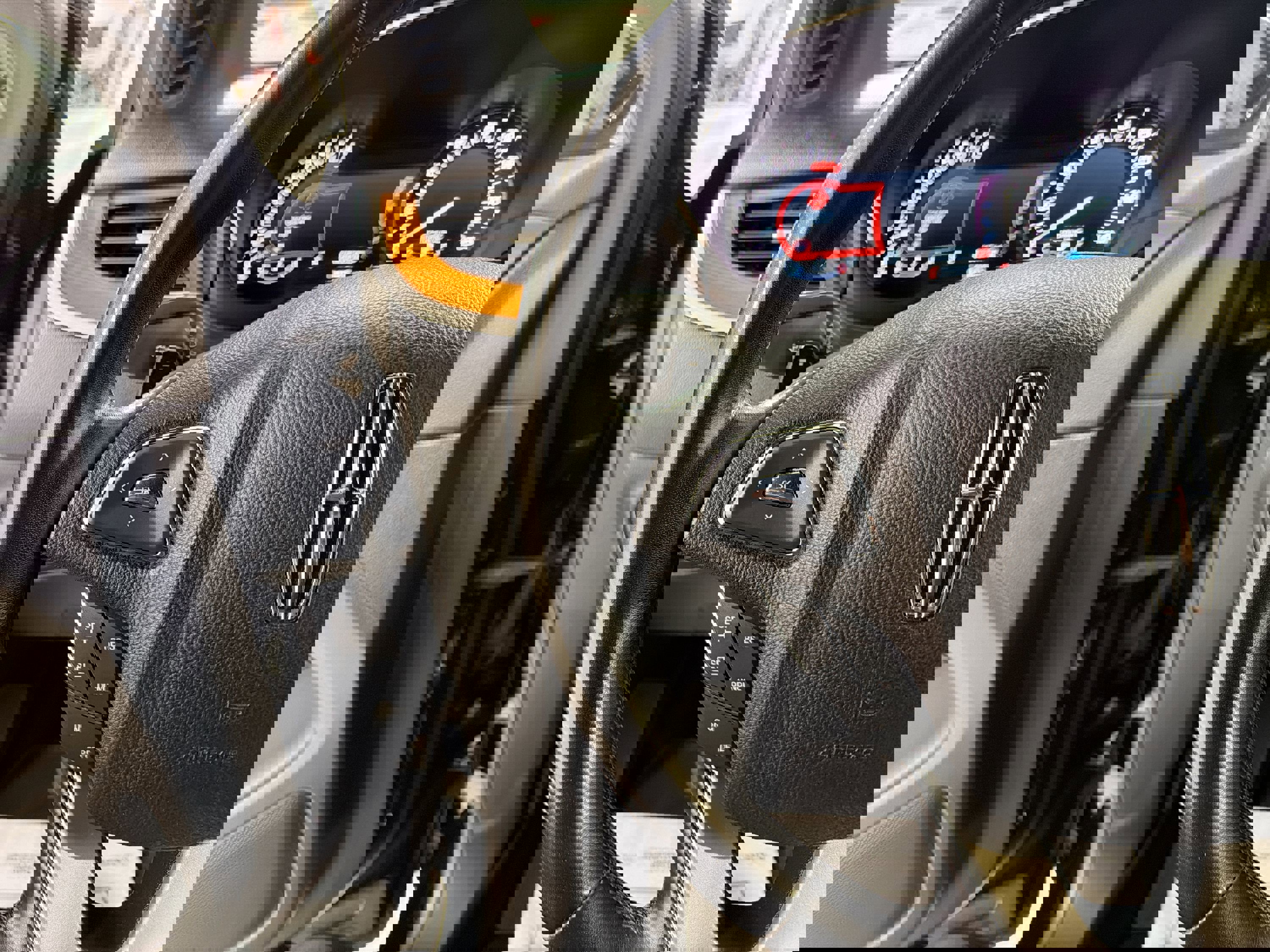 Used 2018 Lincoln MKC Select w/ Select Plus Package image 14