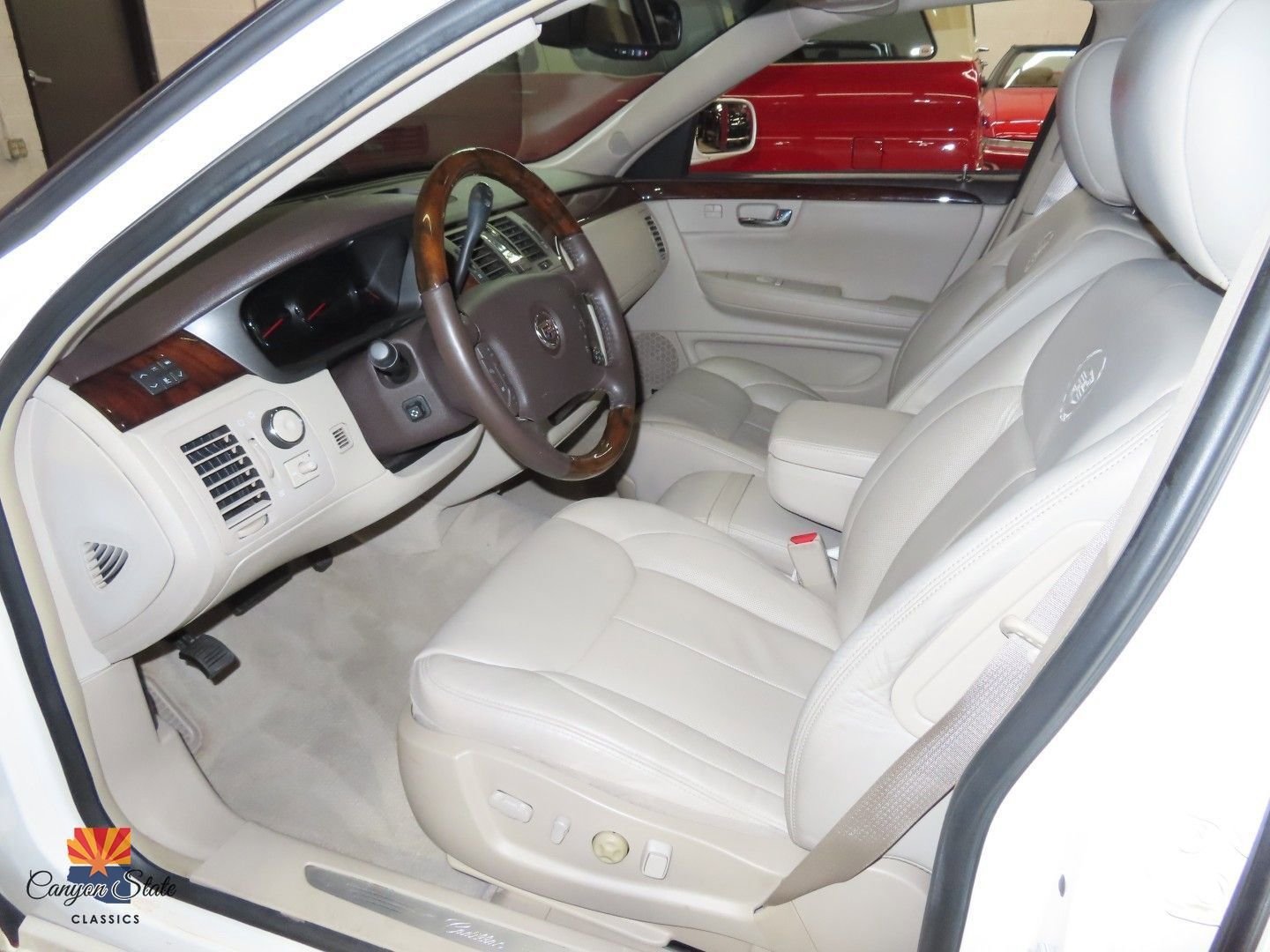 Used 2009 Cadillac DTS image 3
