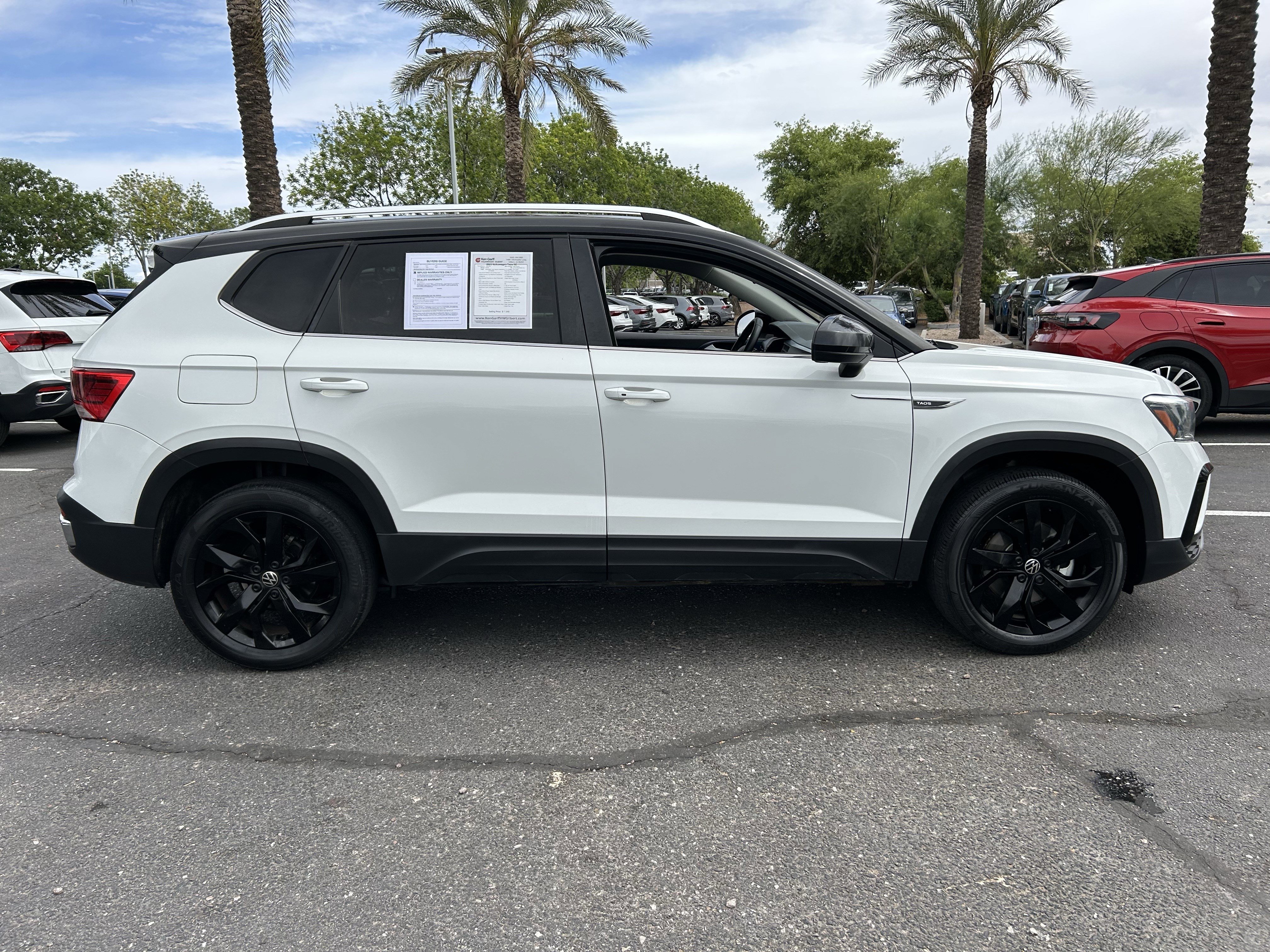 Used 2023 Volkswagen Taos SE w/ Panoramic Sunroof Package image 5