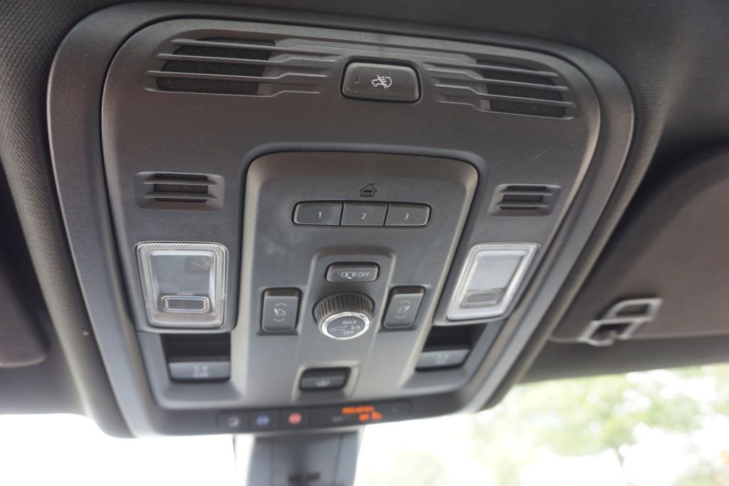 Used 2021 GMC Yukon Denali w/ Denali Premium Package image 56
