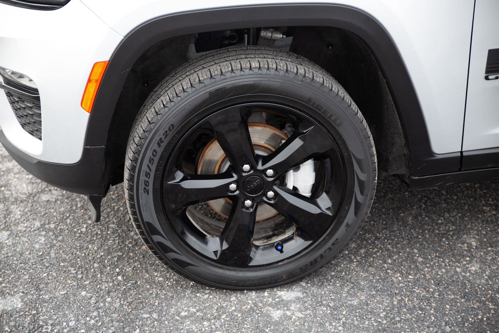 Used 2024 Jeep Grand Cherokee Limited w/ Black Appearance Package image 9