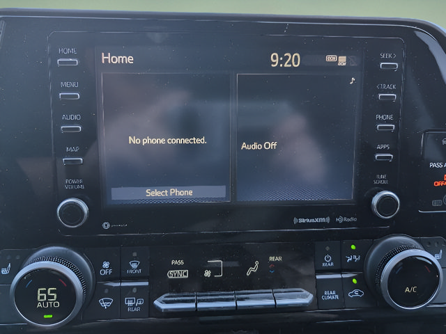 Used 2021 Toyota Highlander XLE AWD/4WD image 18