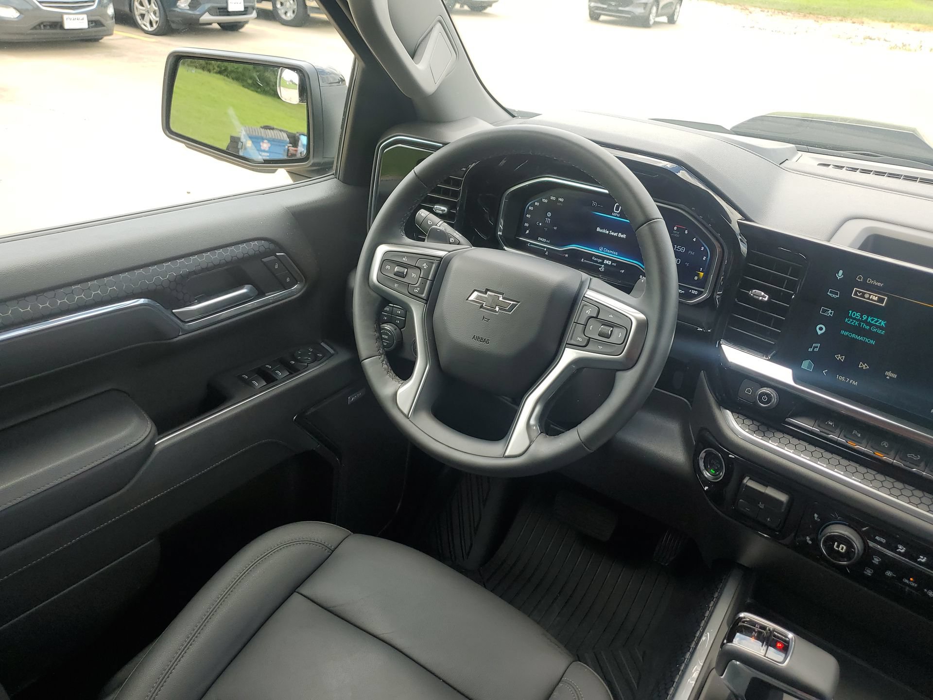 Used 2025 Chevrolet Silverado 1500 LT Trail Boss w/ LT Trail Boss Premium Package AWD/4WD image 17