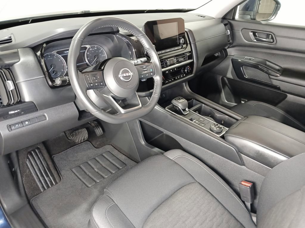 Used 2023 Nissan Pathfinder SV image 16