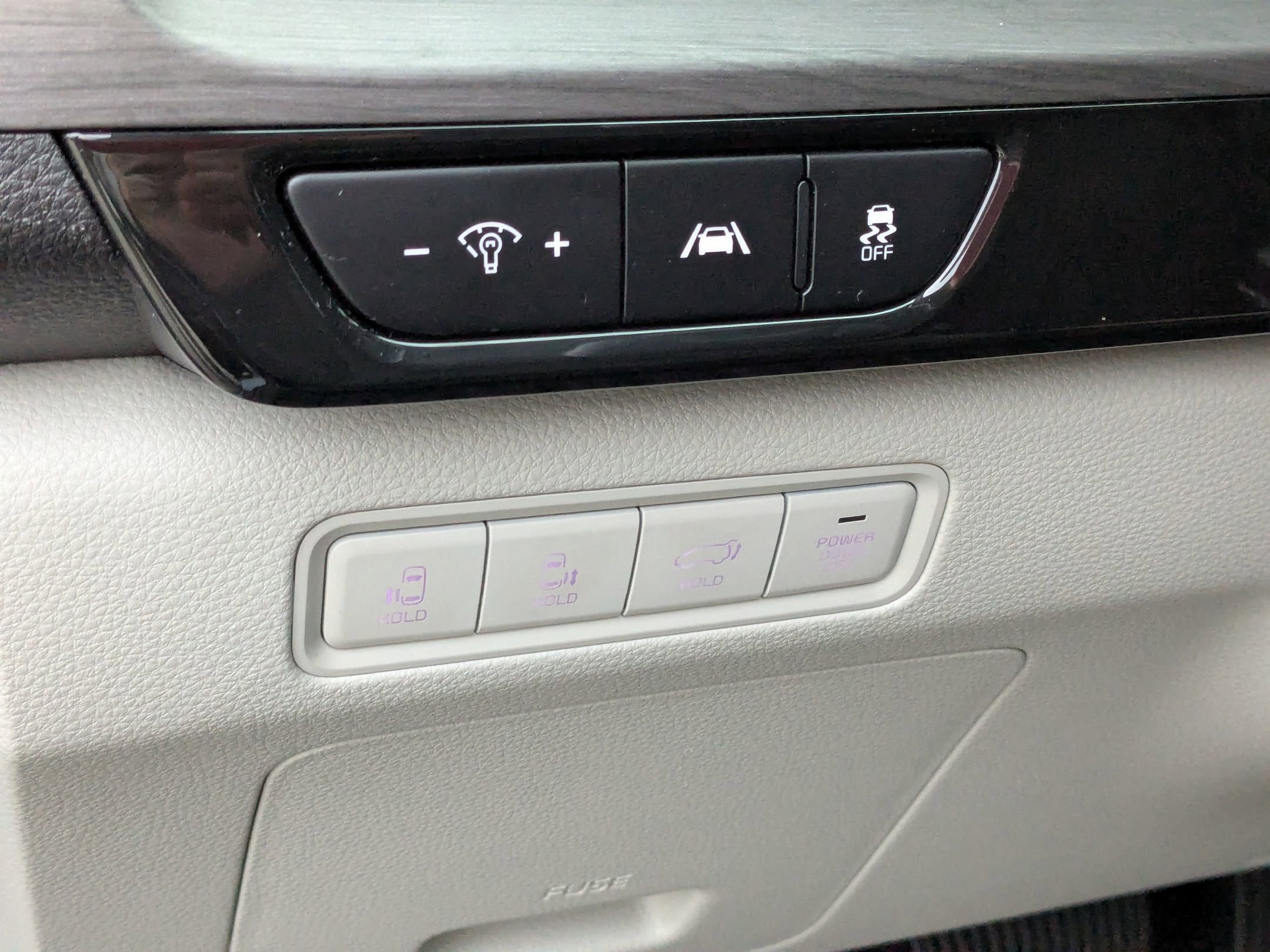 Used 2024 Kia Carnival EX image 16