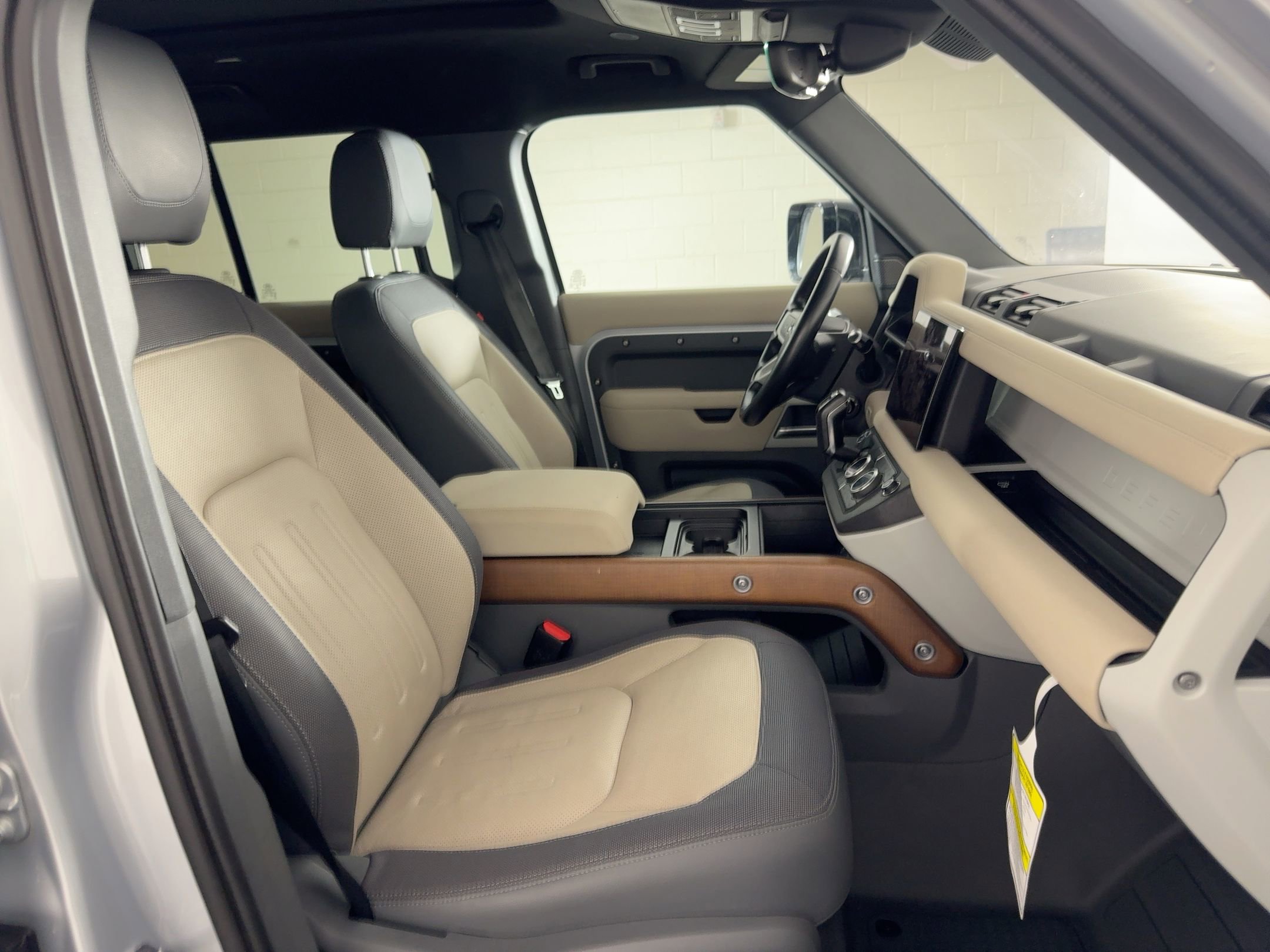 Used 2022 Land Rover Defender 110 X-Dynamic SE image 29