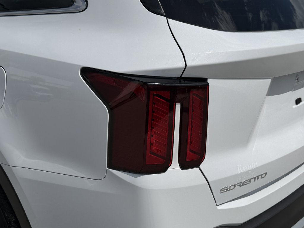 New 2026 Kia Sorento LX FWD image 8