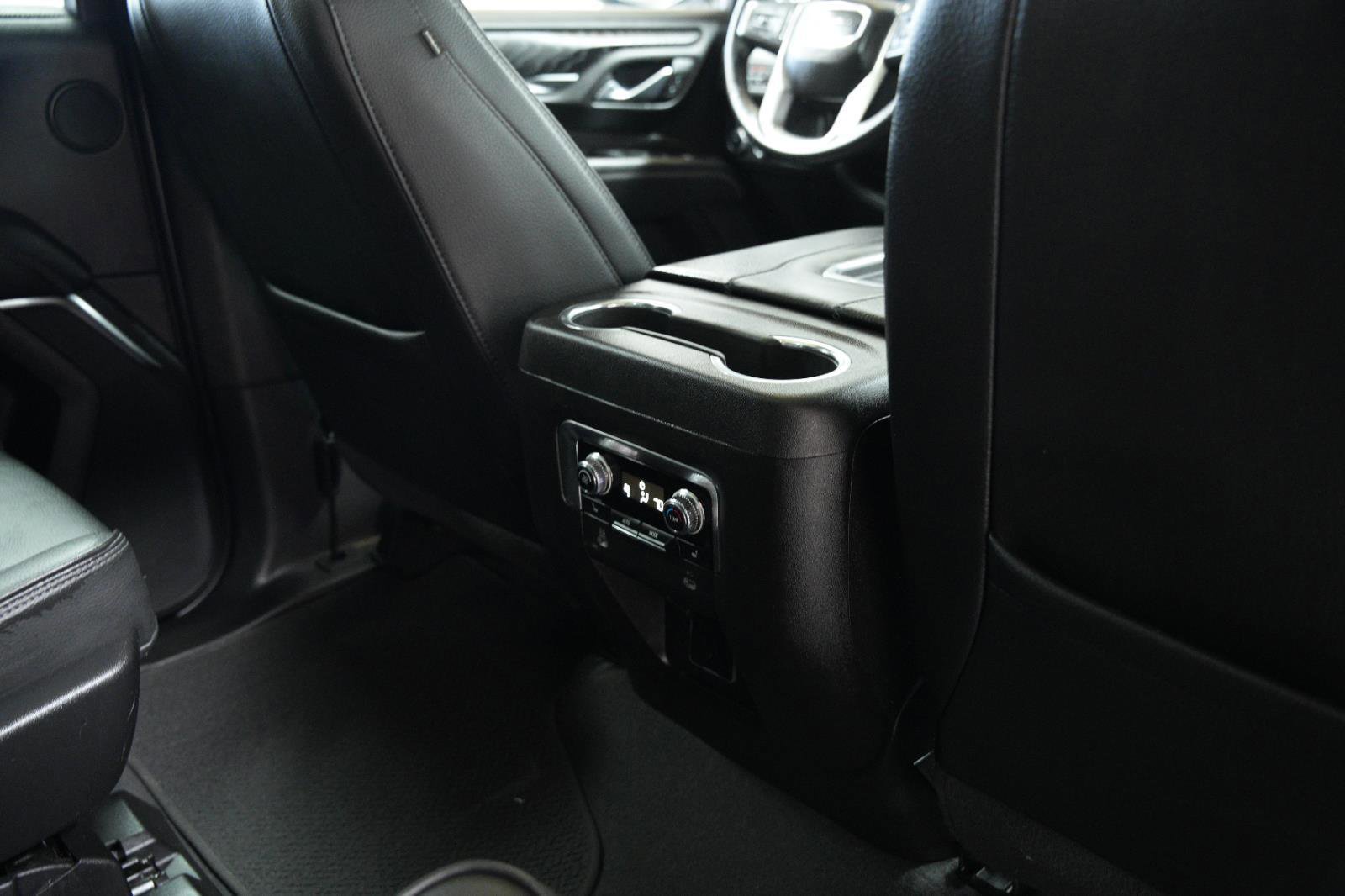 Used 2024 GMC Yukon XL Denali AWD/4WD image 18