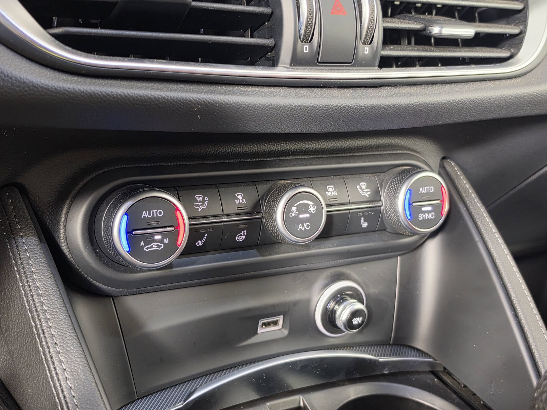 Used 2024 Alfa Romeo Stelvio Veloce AWD/4WD image 33