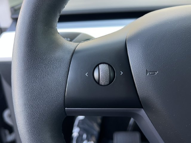 Used 2023 Tesla Model Y Long Range AWD/4WD image 34