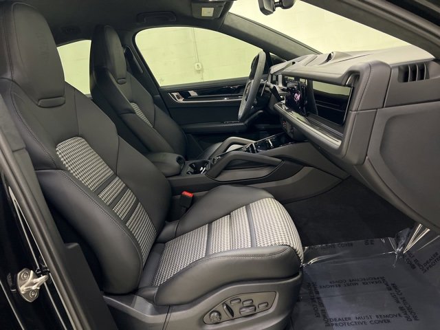 Used 2024 Porsche Cayenne Coupe image 69