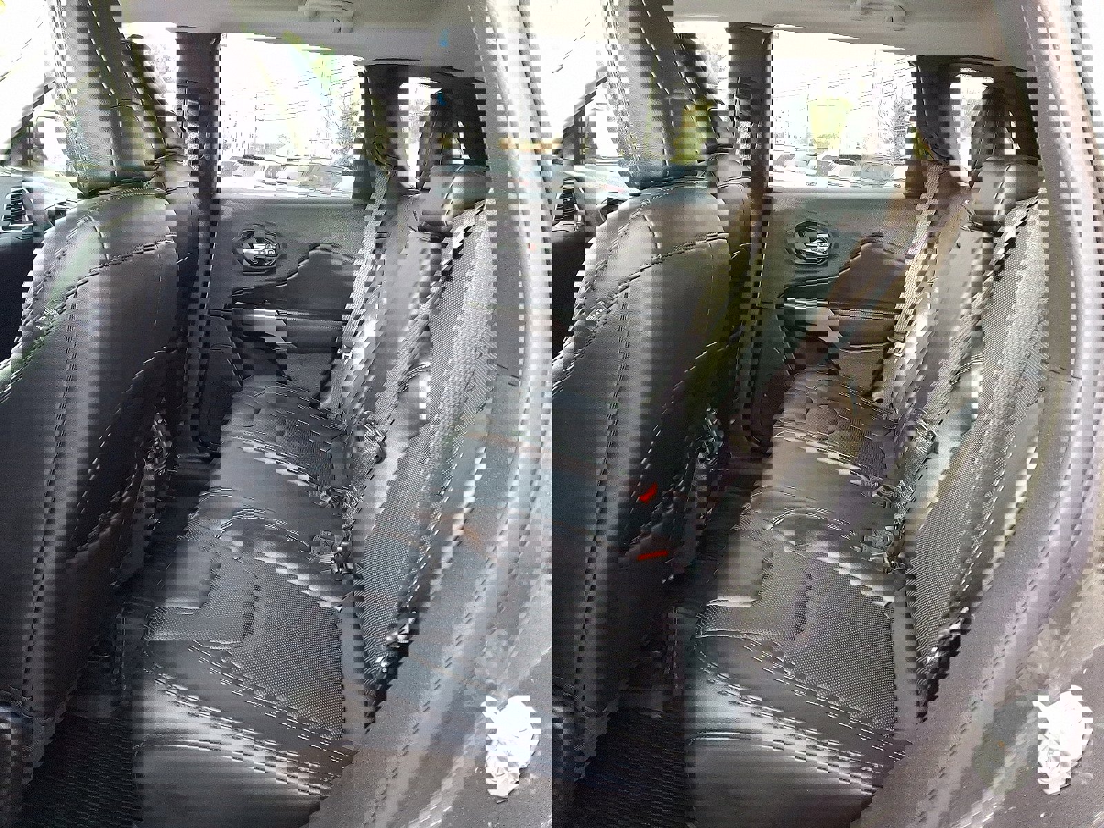 Used 2021 Jeep Cherokee Latitude Lux w/ Comfort/Convenience Group image 10