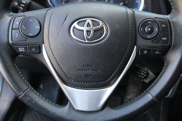Used 2018 Toyota Corolla SE FWD image 11