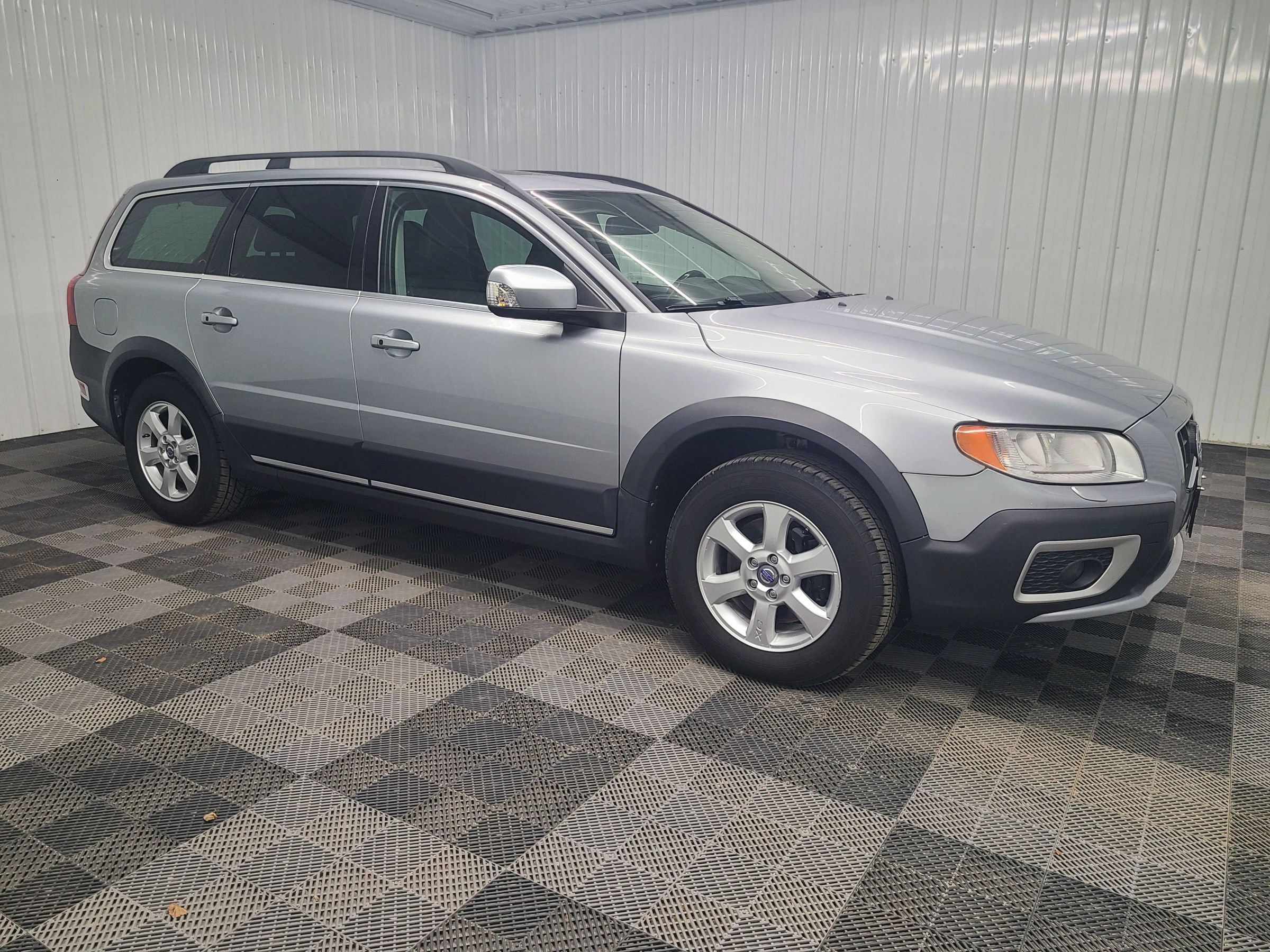 Used 2013 Volvo XC70 3.2 AWD/4WD image 1