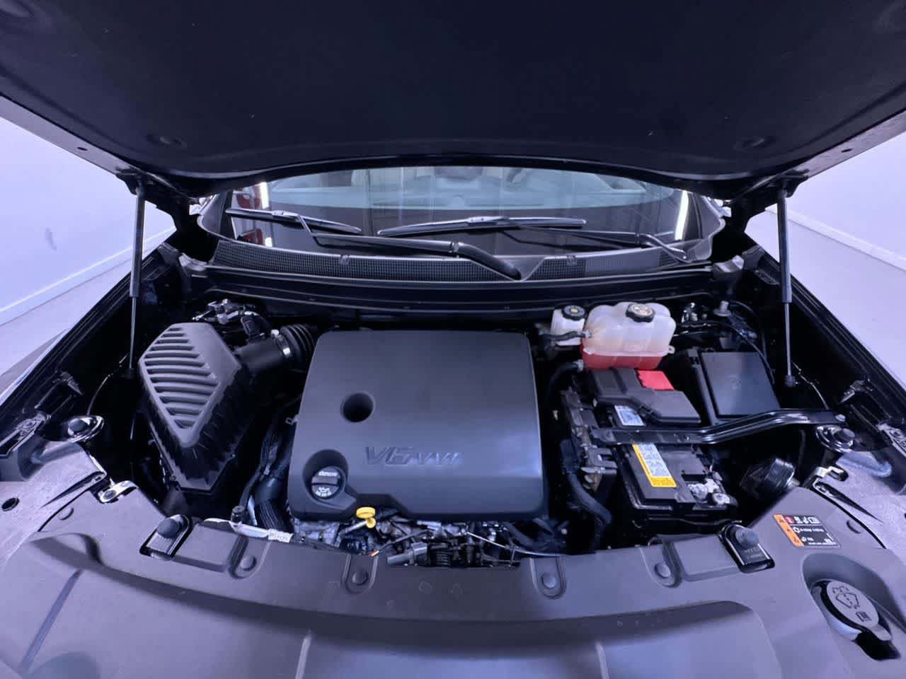 Used 2023 Chevrolet Traverse LS FWD image 11