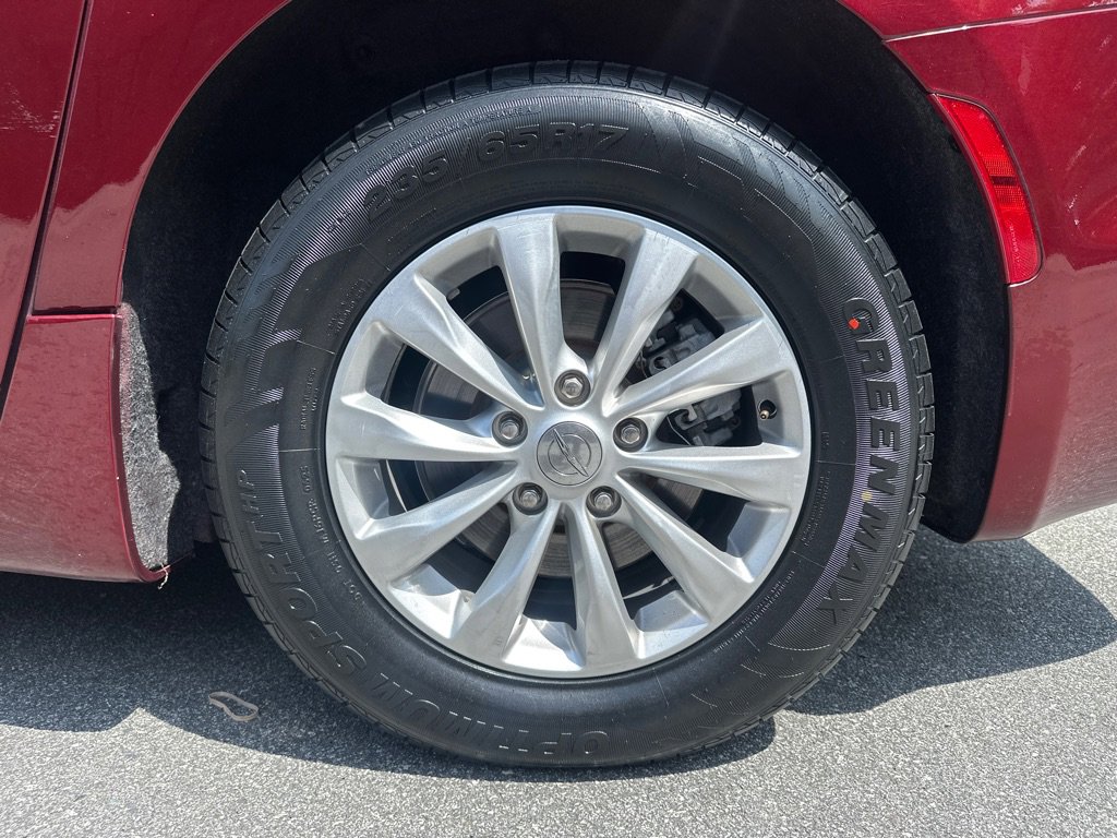 Used 2019 Chrysler Pacifica Touring-L image 32