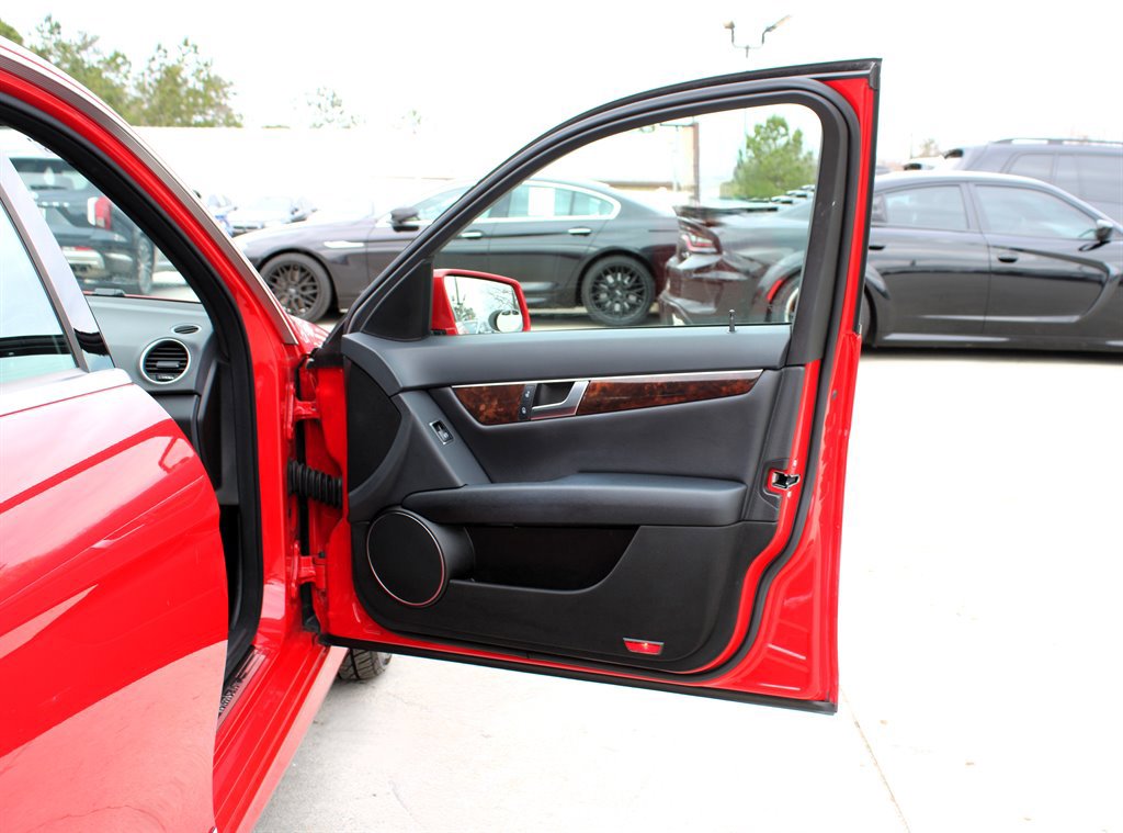 Used 2013 Mercedes-Benz C 250 Luxury image 28