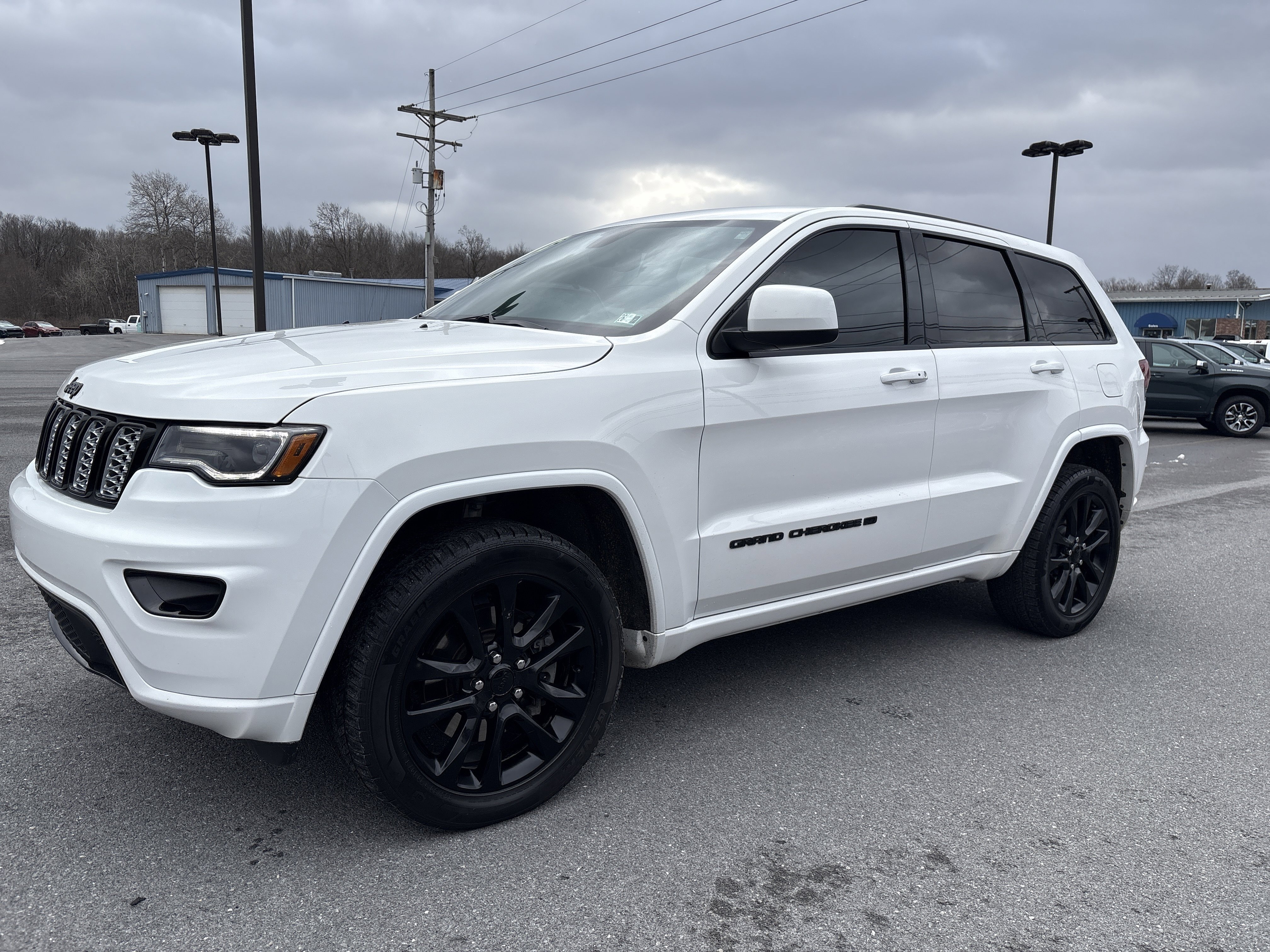Used 2022 Jeep Grand Cherokee Laredo X image 8