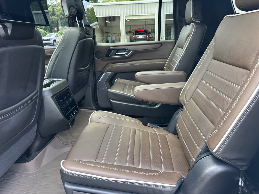 Used 2025 GMC Yukon XL Denali Ultimate w/ LPO, Floor Liner Package AWD/4WD image 21