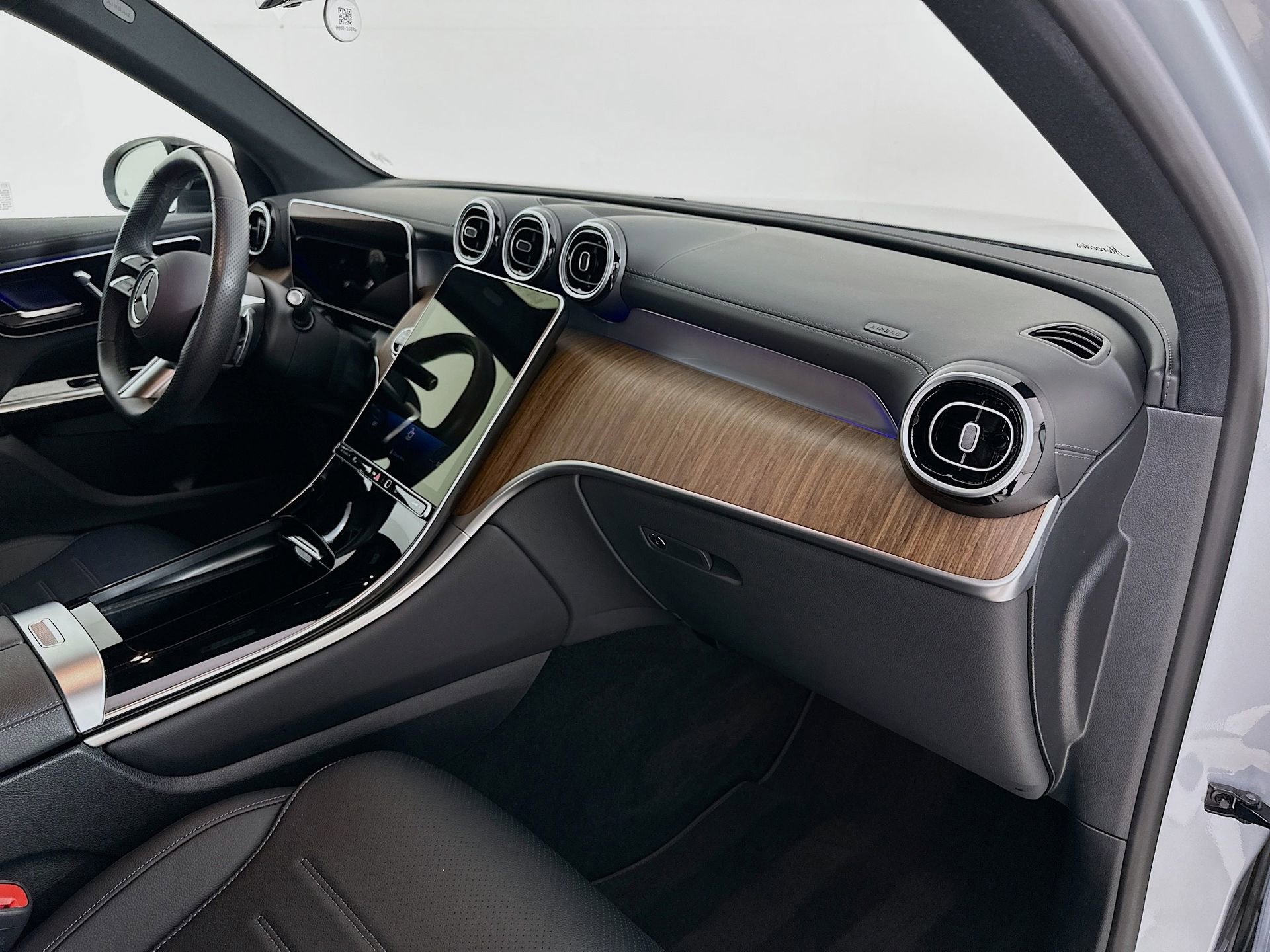 Certified 2025 Mercedes-Benz GLC 300 4MATIC image 30