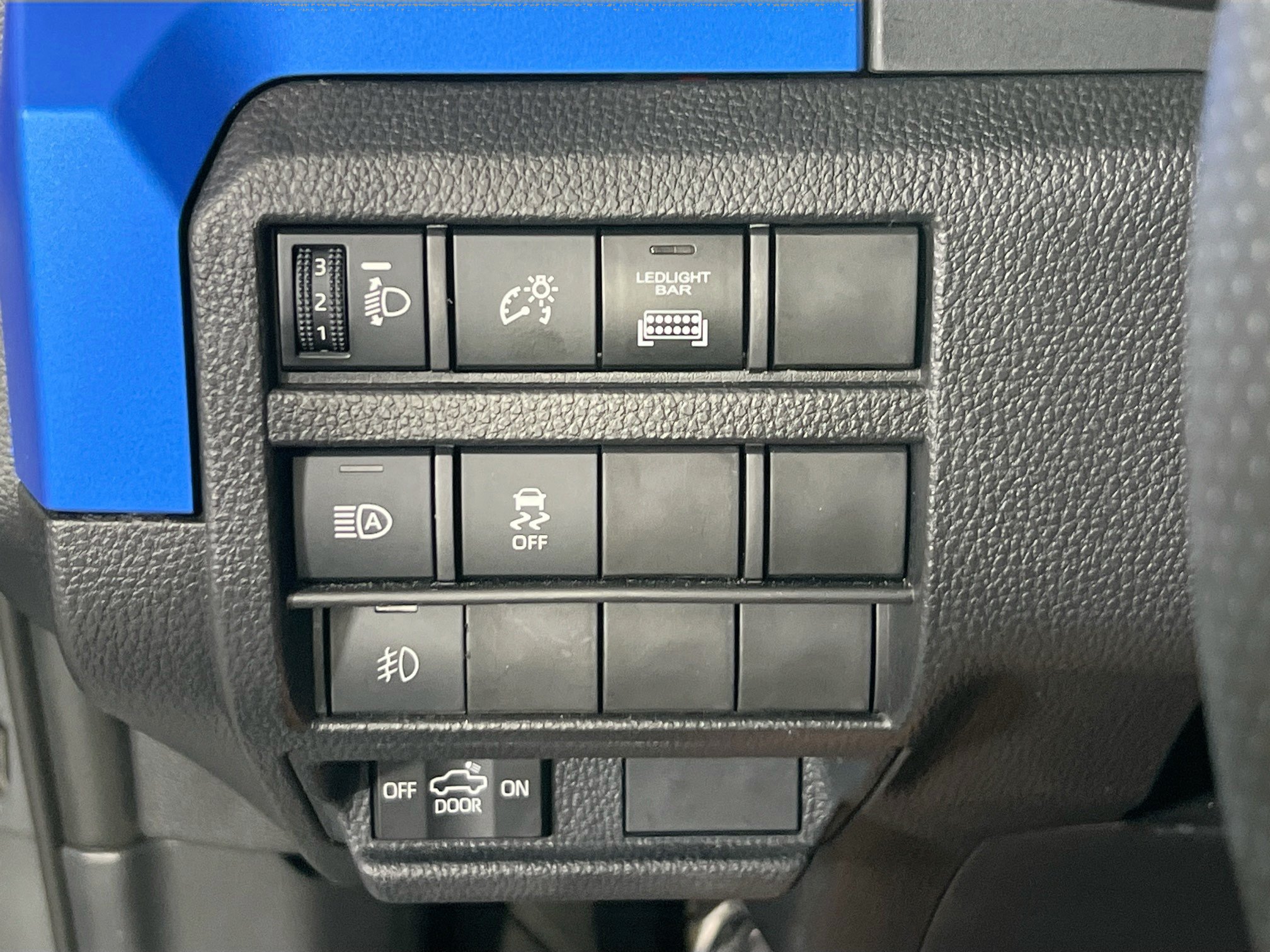 Used 2025 Toyota Tacoma TRD Off-Road AWD/4WD image 10