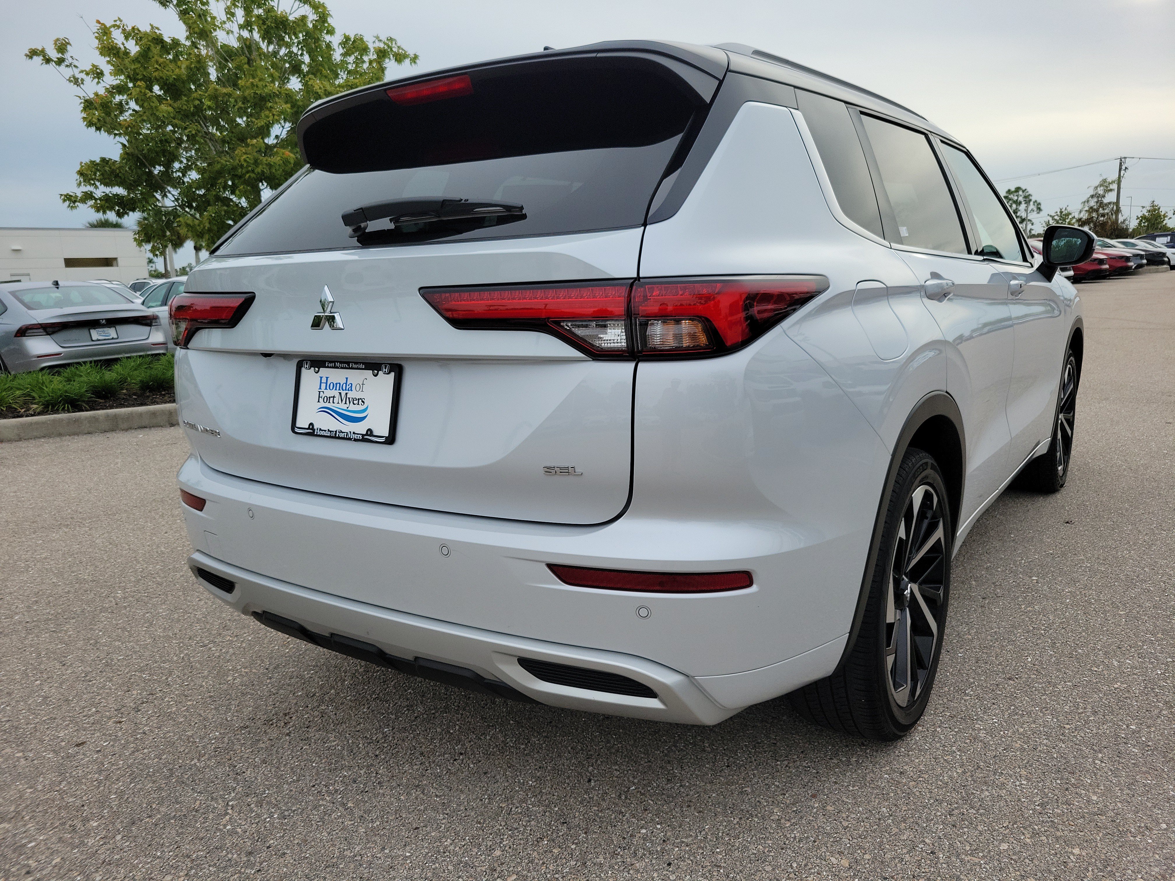 Used 2024 Mitsubishi Outlander SEL FWD image 6
