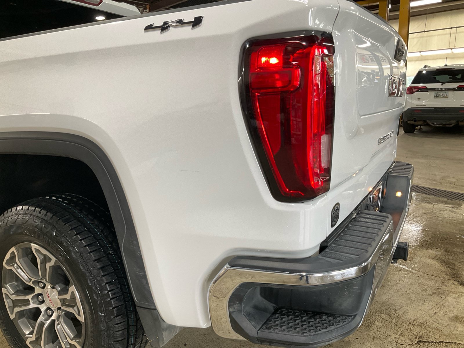 Used 2026 GMC Sierra 1500 SLT AWD/4WD image 26