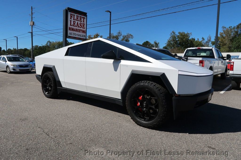 Used 2024 Tesla Cybertruck AWD Crew Cab image 7